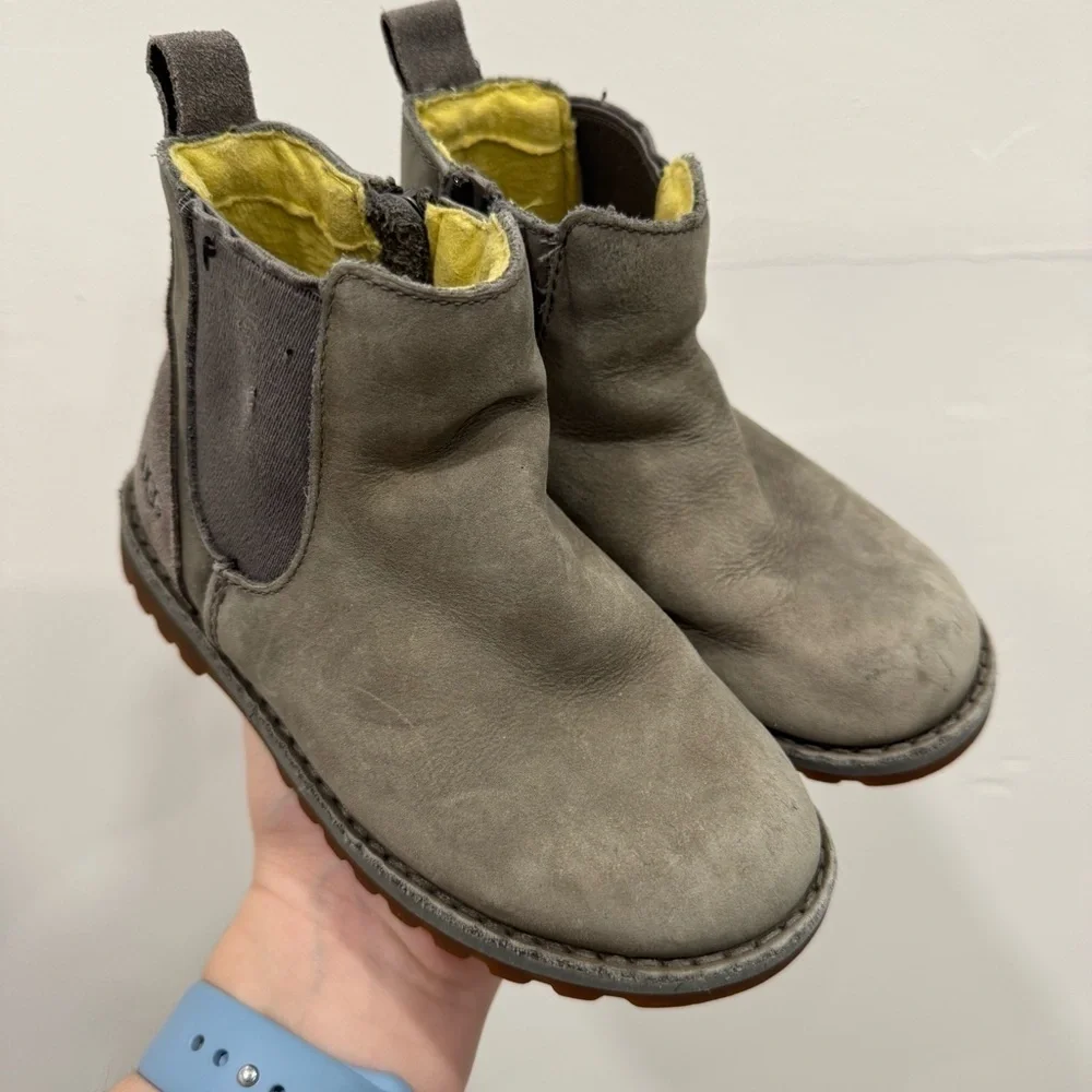 UGG Kids Nubuck Leather Callum Gray Boots Side Zip Size 10
